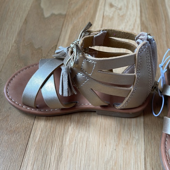 NWOT Gold Toddler Gladiator Sandals size 7 - Picture 2 of 5